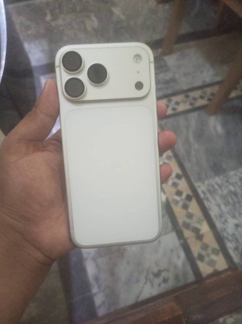 Apple iPhone 17 Pro Max 3