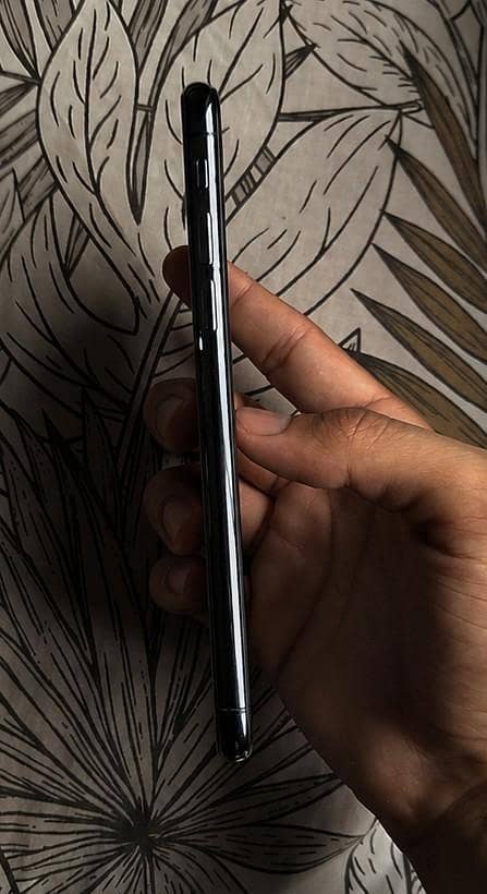 Apple iPhone X 3