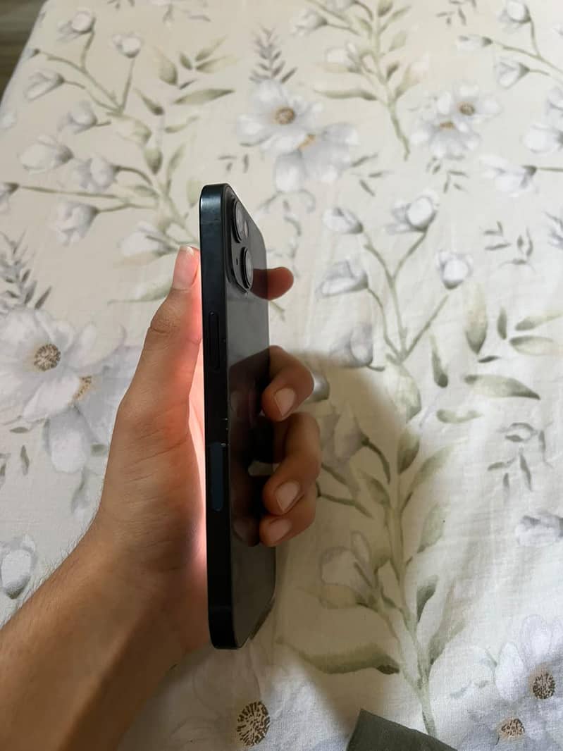 Apple iPhone 13 2