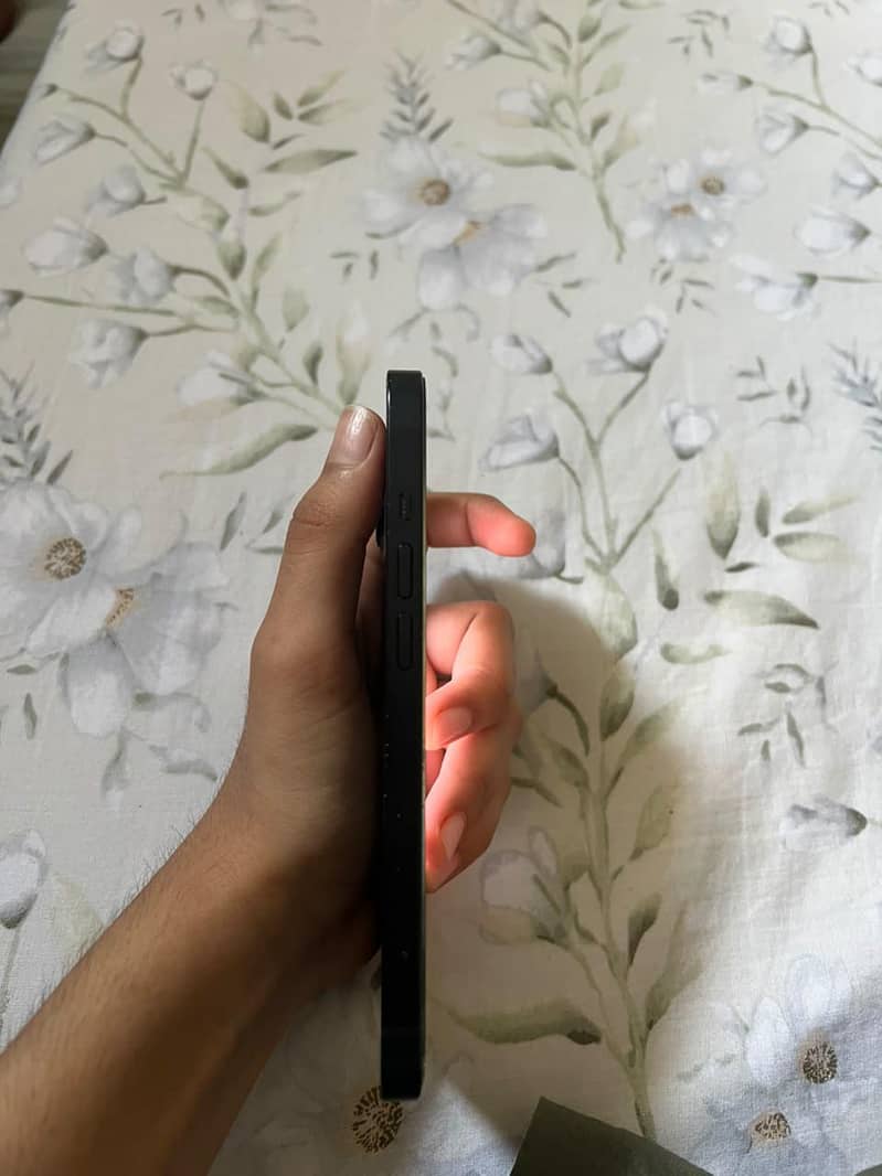 Apple iPhone 13 3