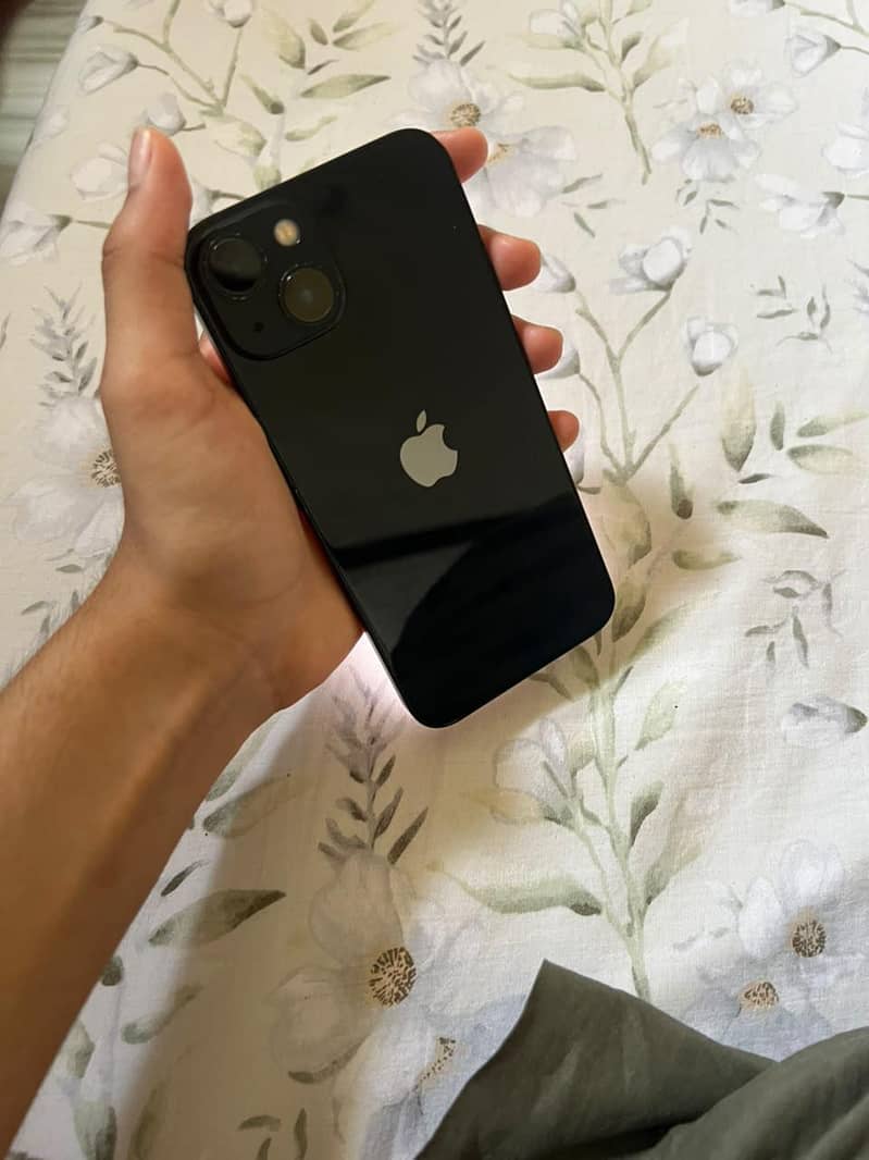 Apple iPhone 13 4