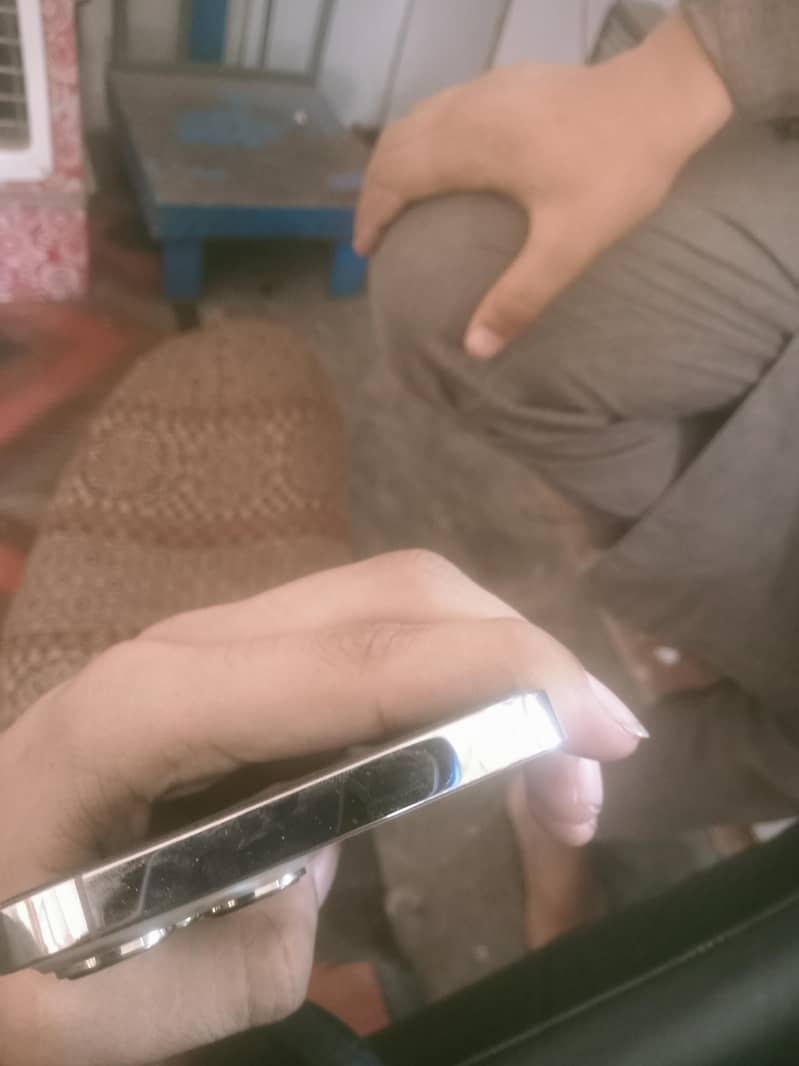 Apple iPhone 13 Pro Max 2