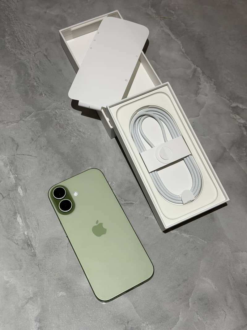 Apple iPhone 17 Complete Box 1