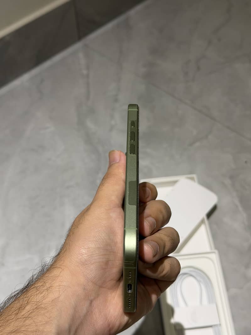 Apple iPhone 17 Complete Box 5