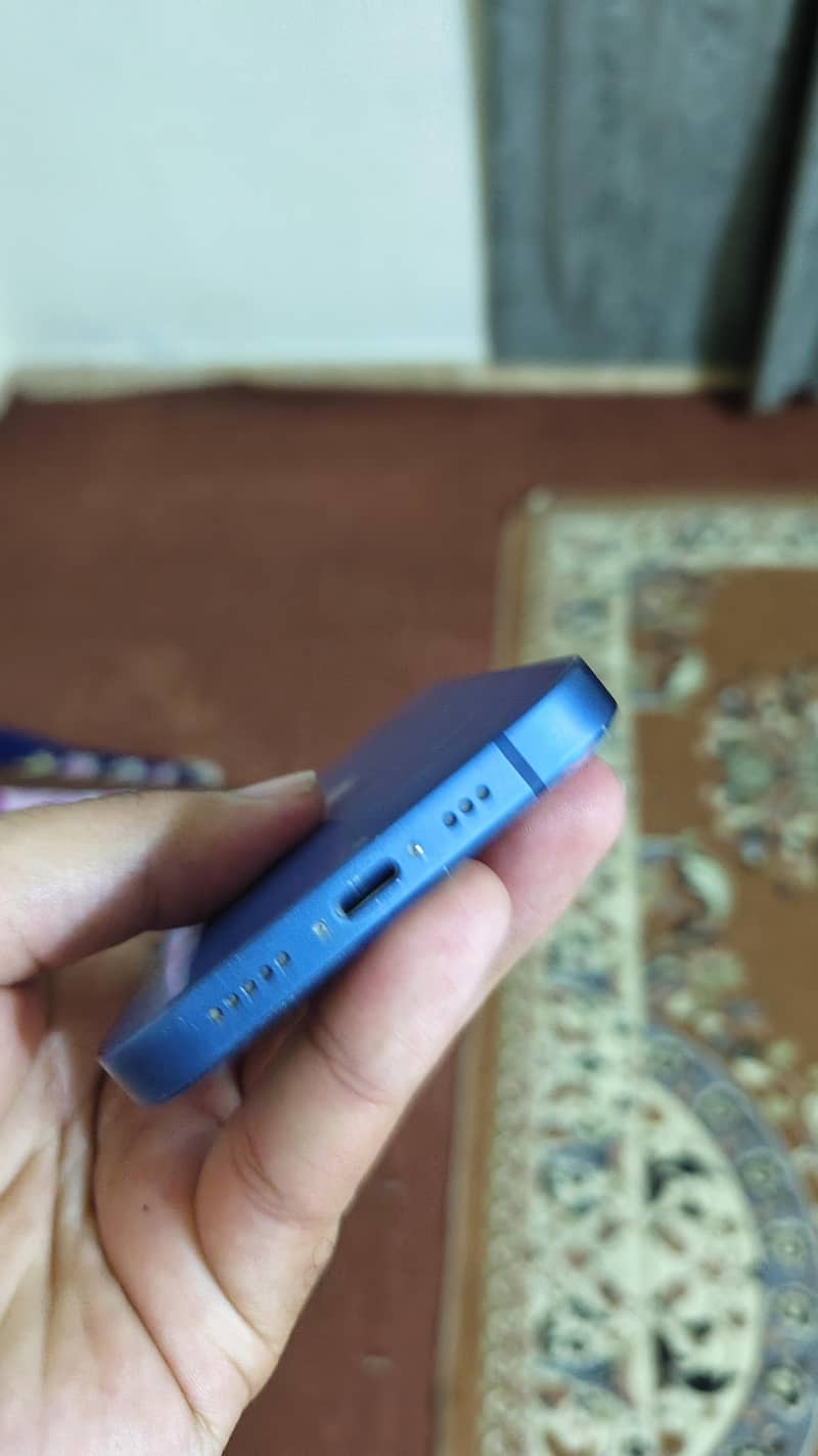 Apple iPhone 13 2