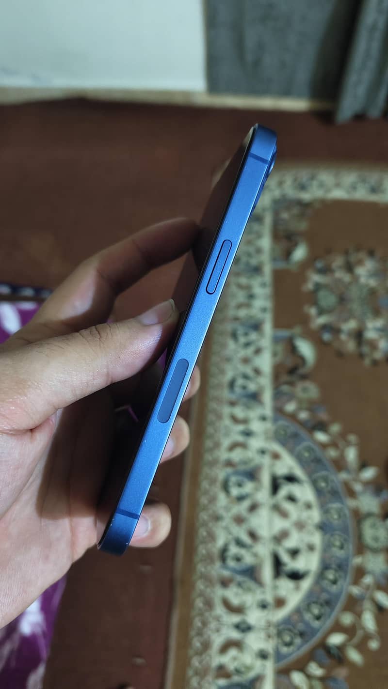 Apple iPhone 13 4