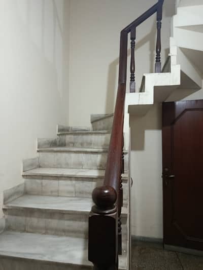 Model Town Ext Block M Seven Marla Upper Portion Available For Rent