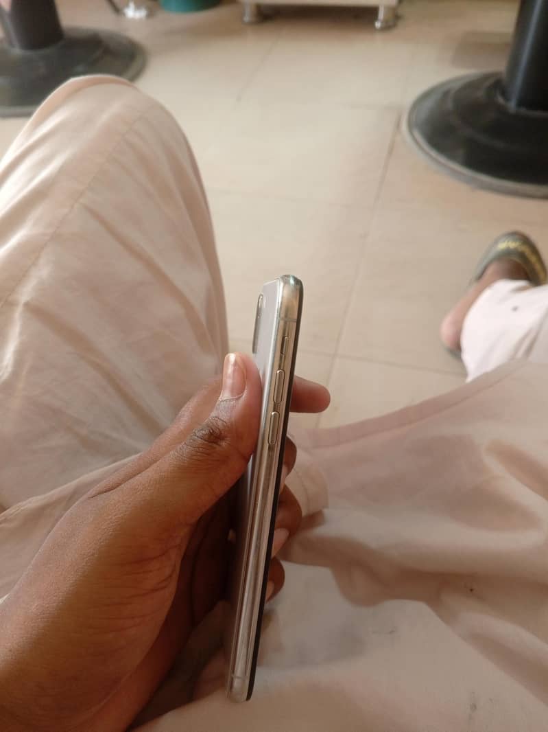 Apple iPhone X 2