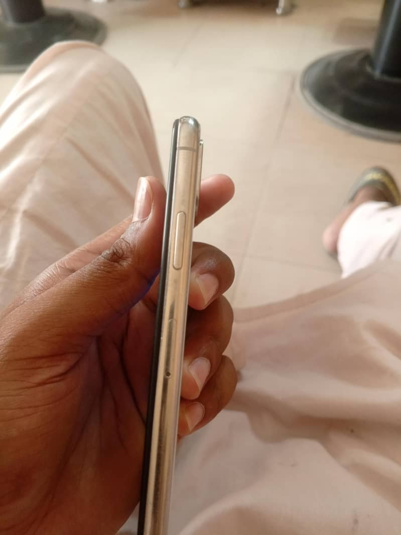 Apple iPhone X 3