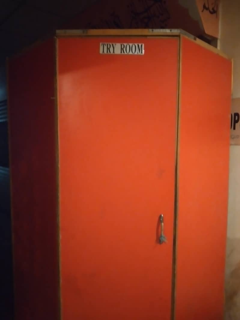Try Room ٹرائی روم ۔ ریک اور کاؤنٹر برائے فروخت 1