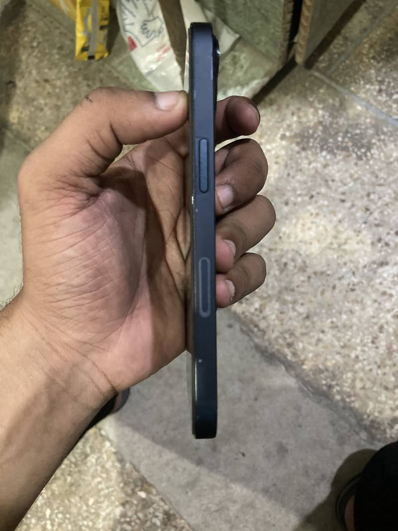 Apple iPhone 13 2