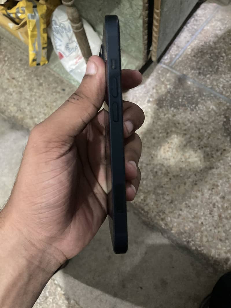 Apple iPhone 13 5