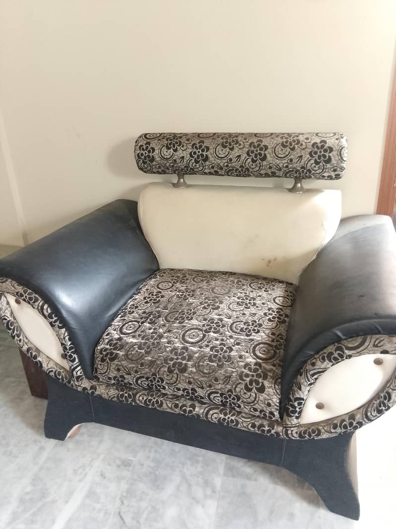 Used Sofa Set With Table 1