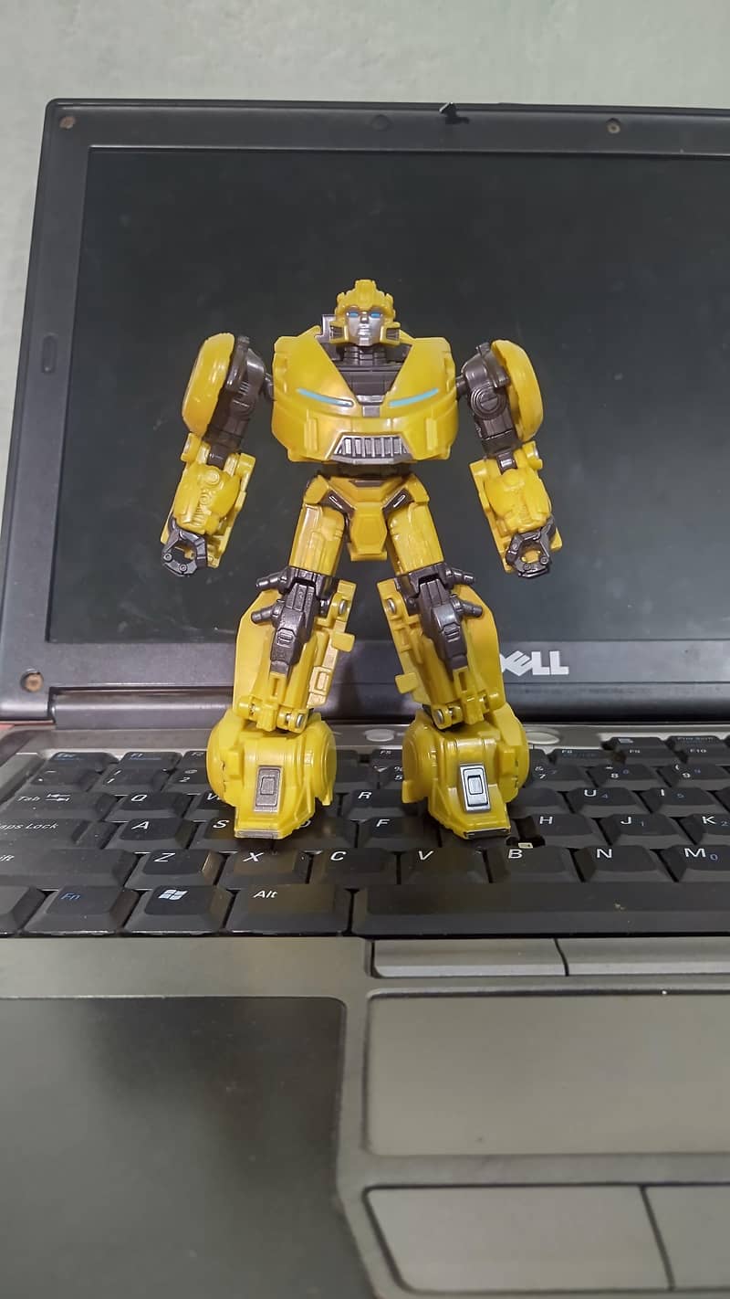 Transformers ONE Studio series Bumblebee 0