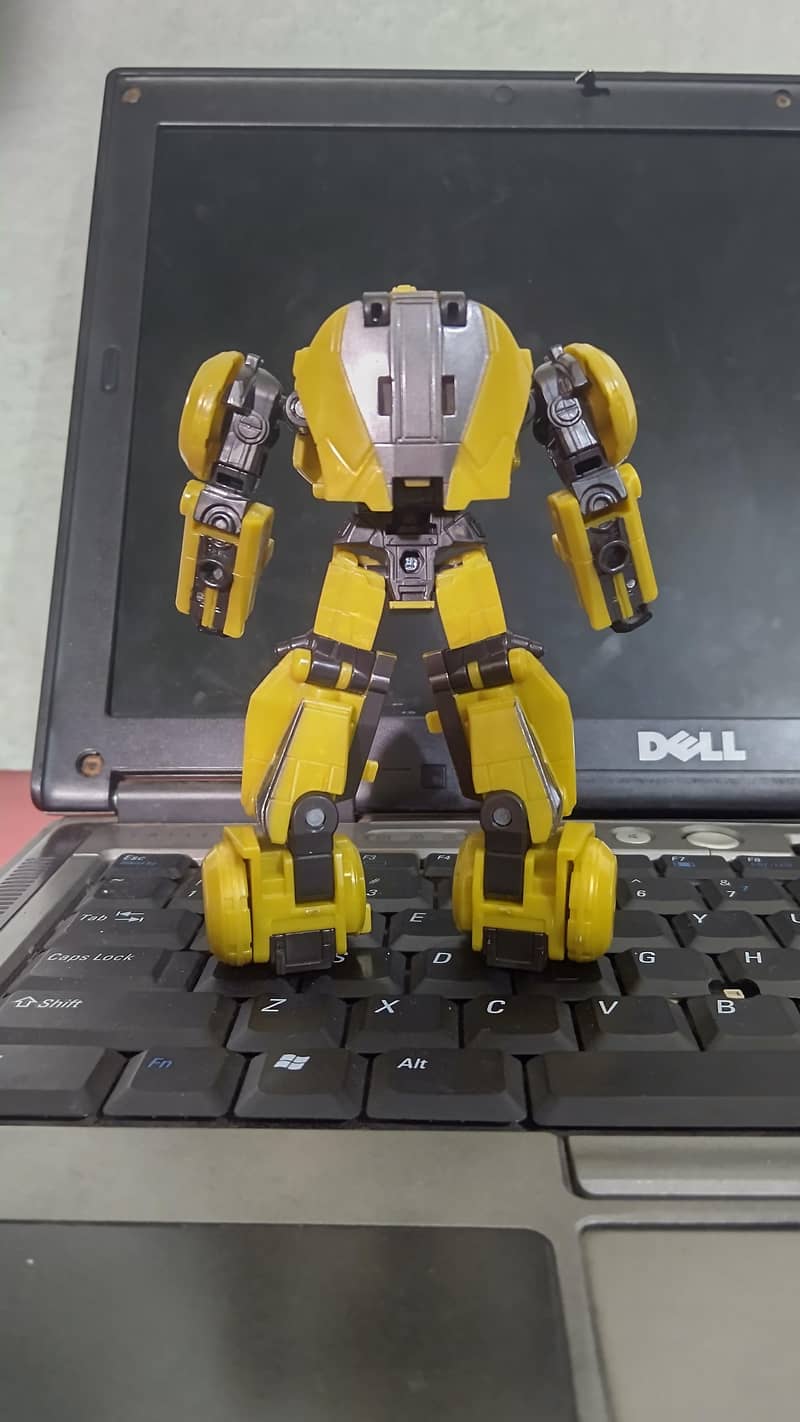 Transformers ONE Studio series Bumblebee 2