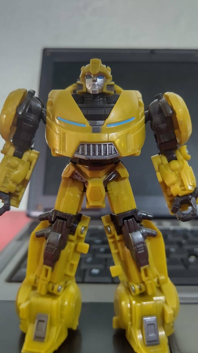 Transformers ONE Studio series Bumblebee 3