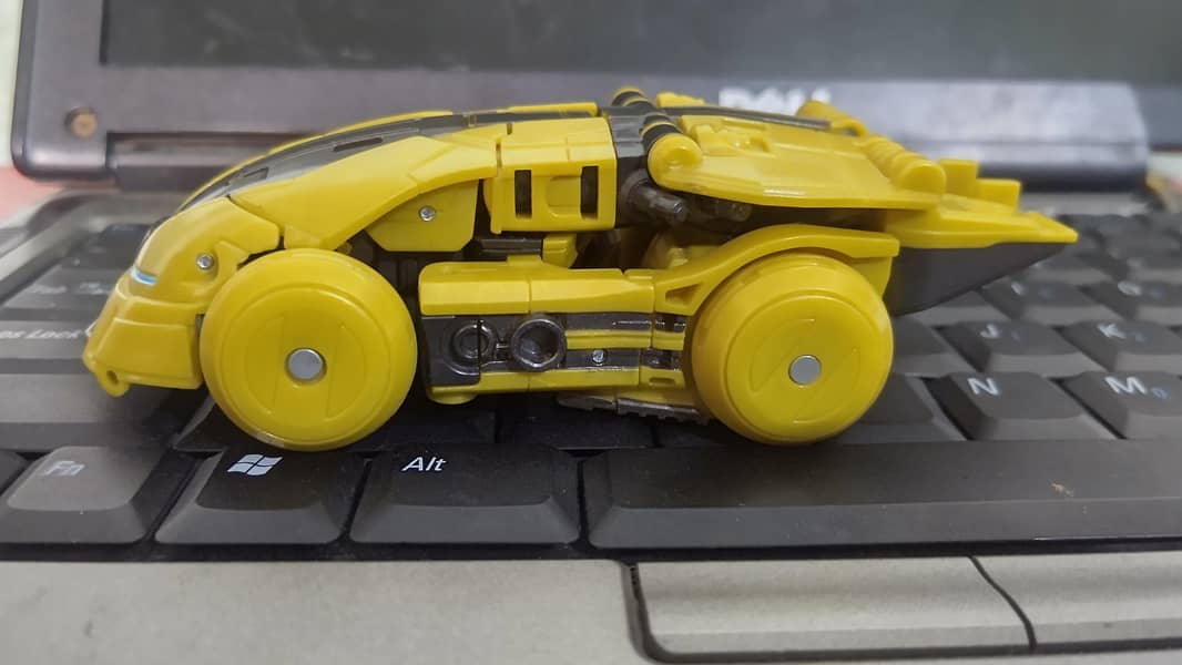 Transformers ONE Studio series Bumblebee 6