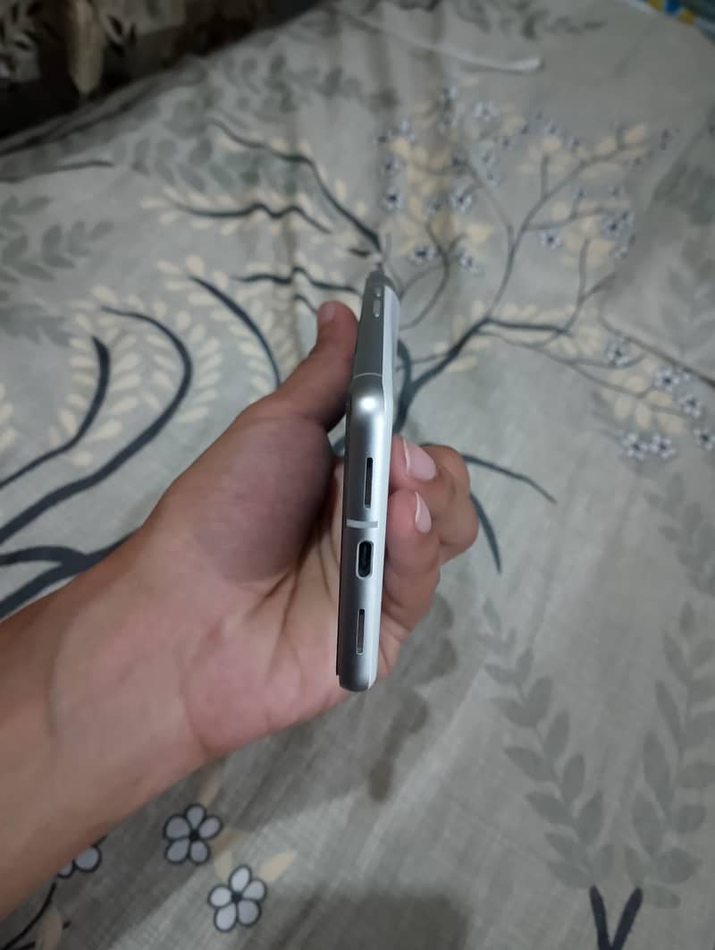 Google Pixel 7 4