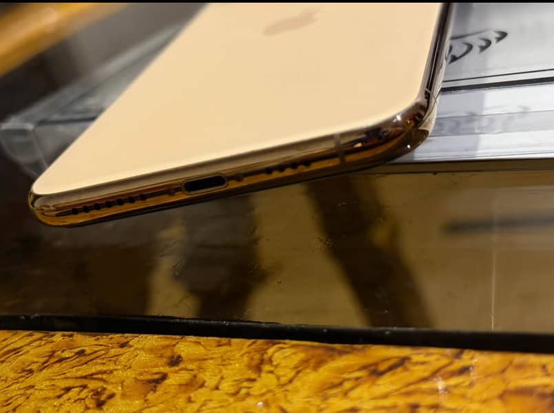 Apple iPhone 11 Pro Max 1