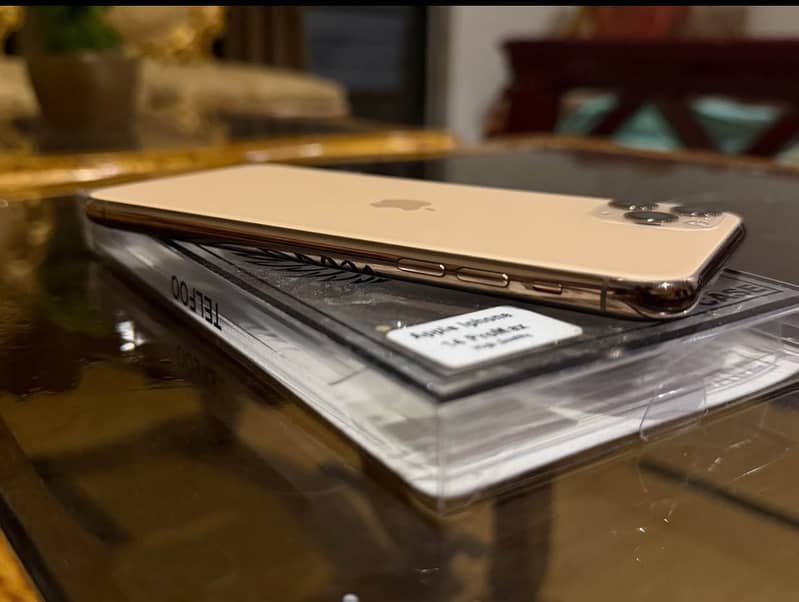 Apple iPhone 11 Pro Max 4