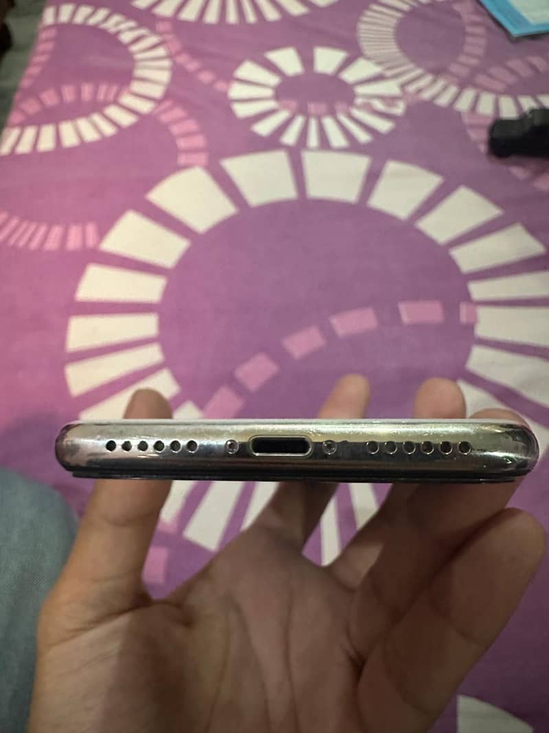 Apple iPhone X 3