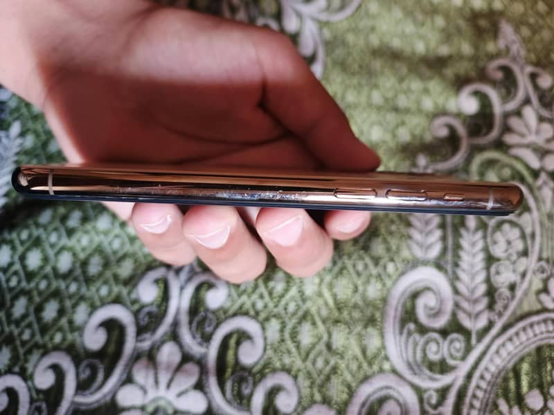 iphone 11 pro 2