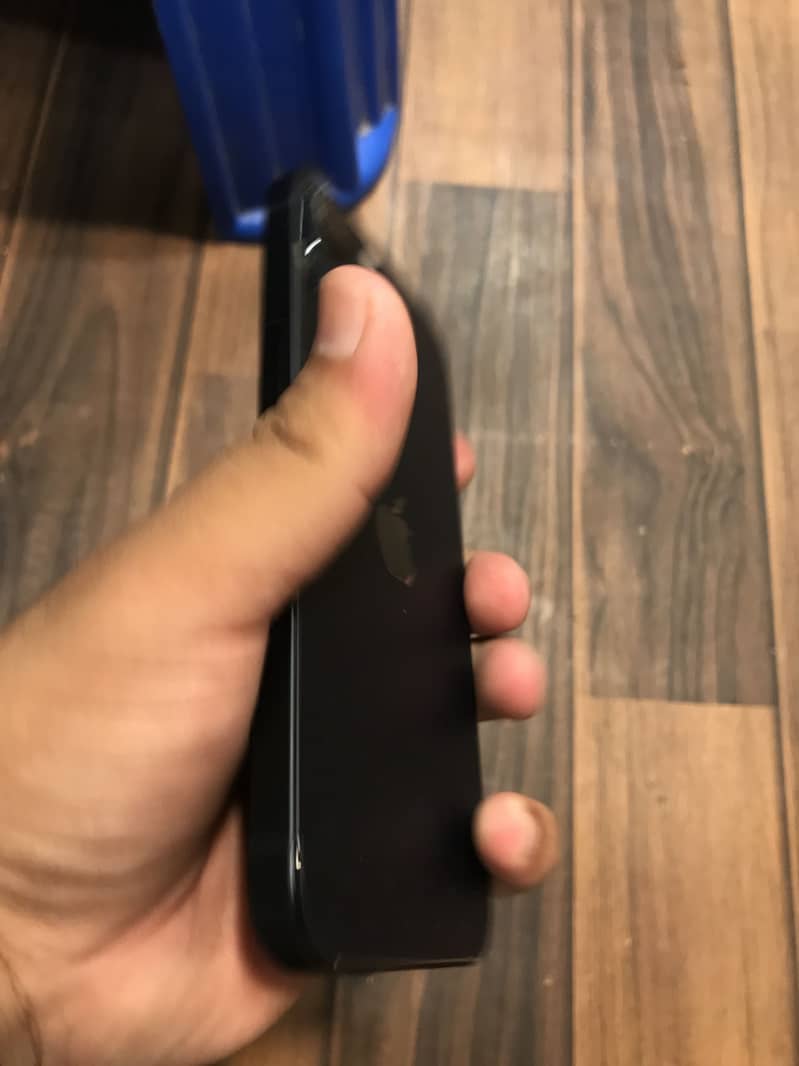 Apple iPhone 13 4