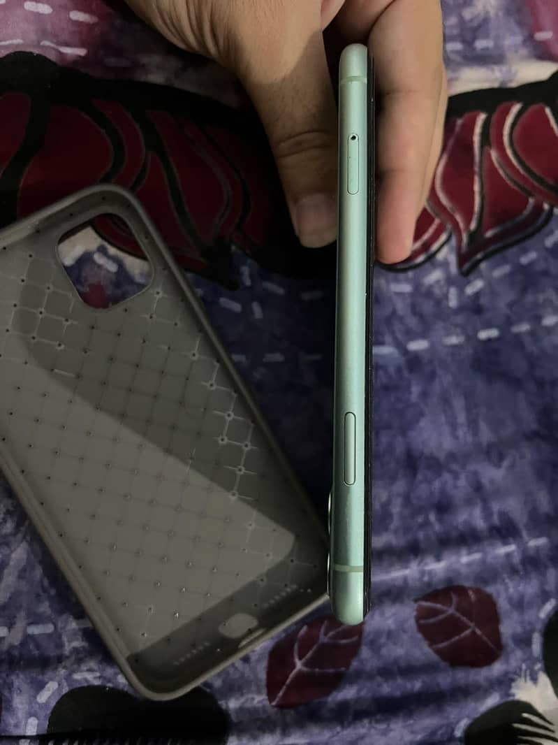 Apple iPhone 11 3