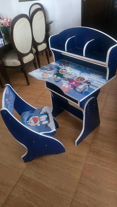 kids study table and chair new