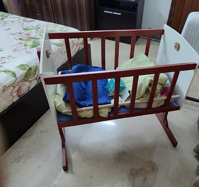 baby wooden cot