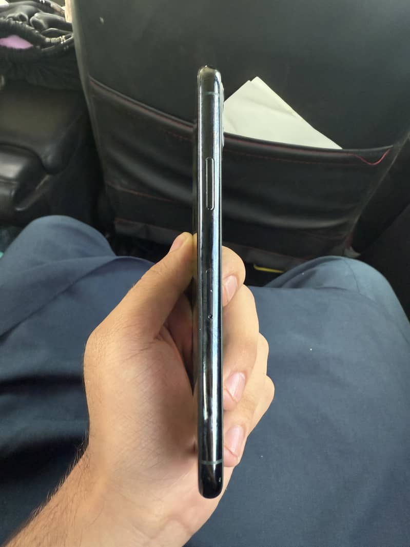 Apple iPhone 11 Pro 3