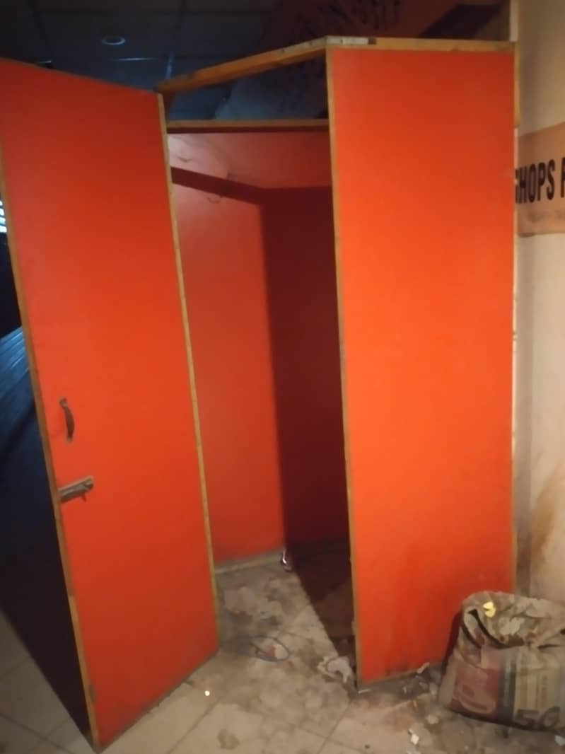 Try Room ٹرائی روم ۔ ریک اور کاؤنٹر برائے فروخت 0