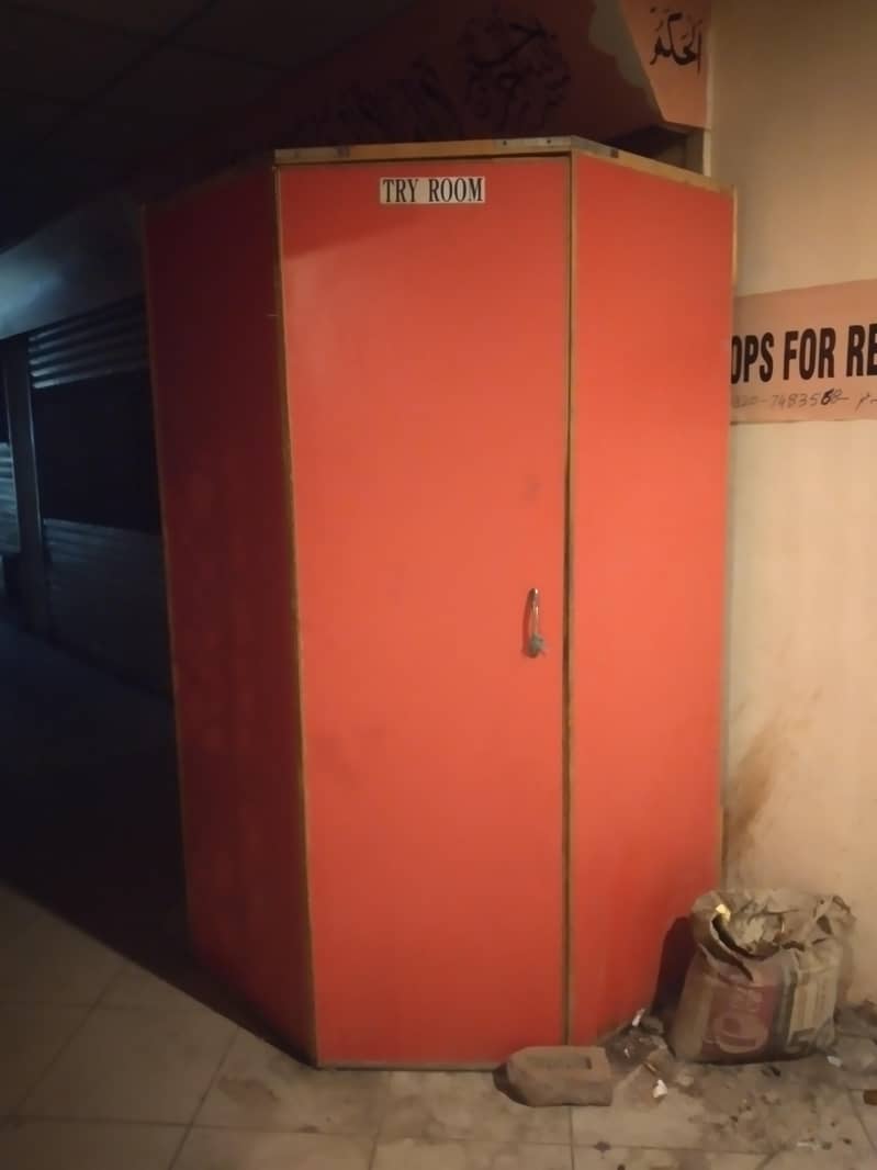Try Room ٹرائی روم ۔ ریک اور کاؤنٹر برائے فروخت 3