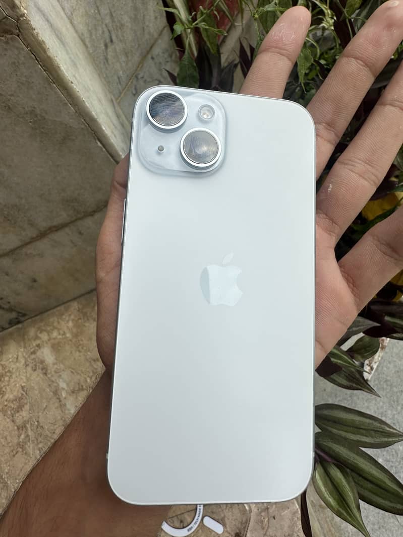 Apple iPhone 15 4