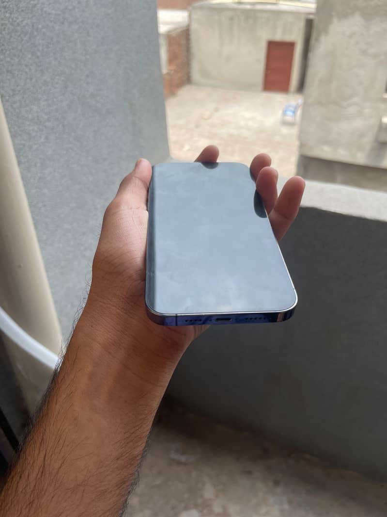 Apple iPhone 14 Pro Max 4