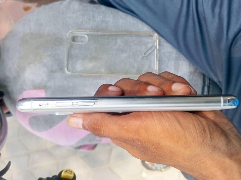 Apple iPhone X 3