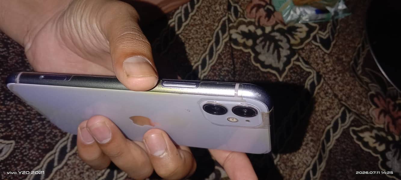 Apple iPhone 11 4