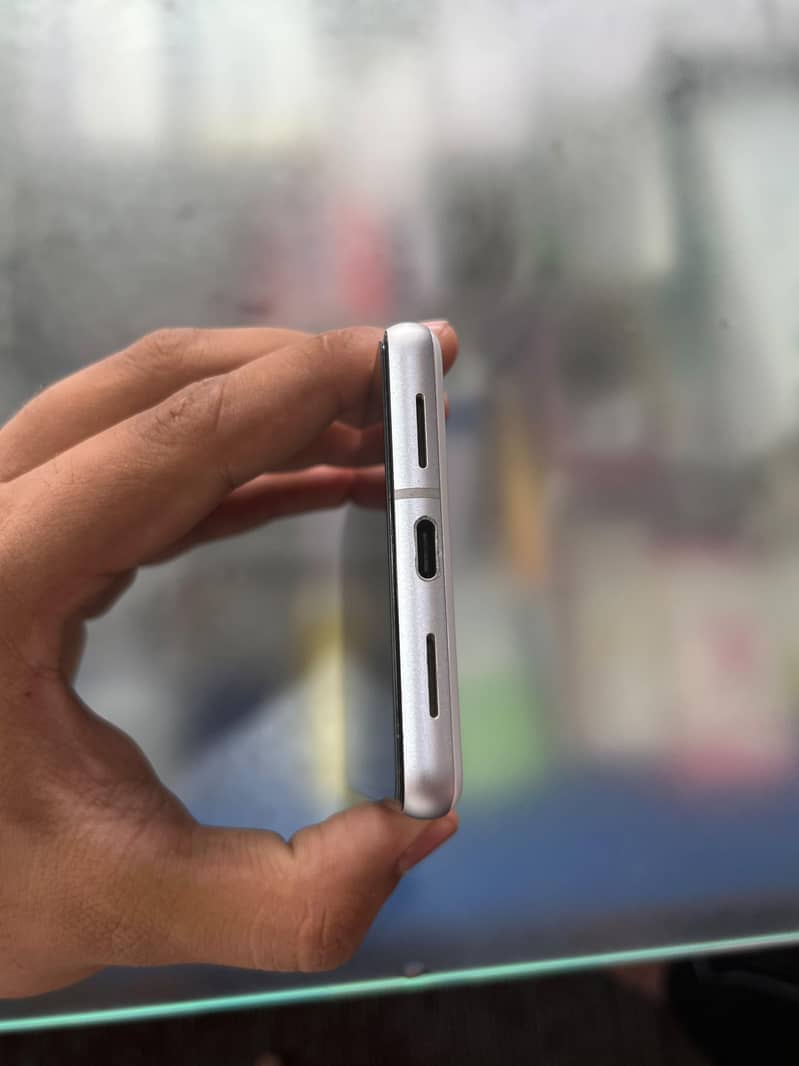 Google Pixel 7 4