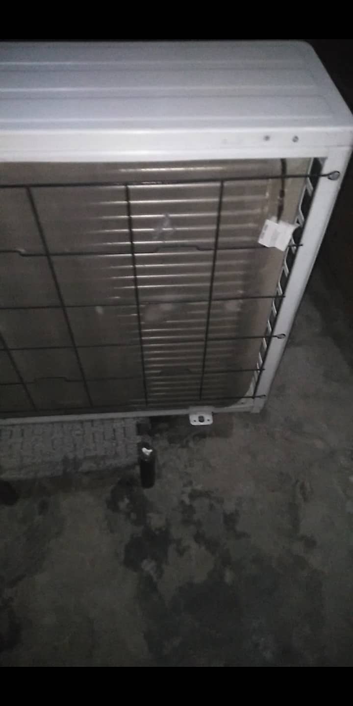 AC inverter 14