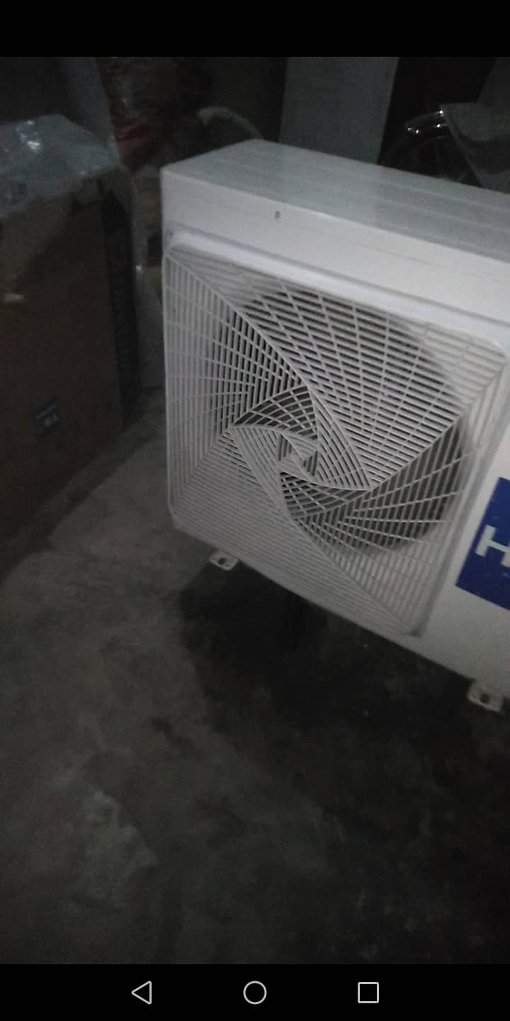 AC inverter 18