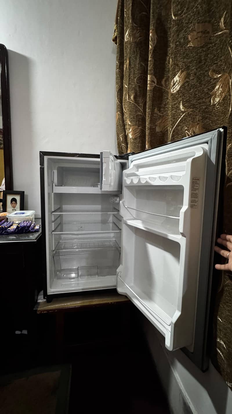 mini fridge 0
