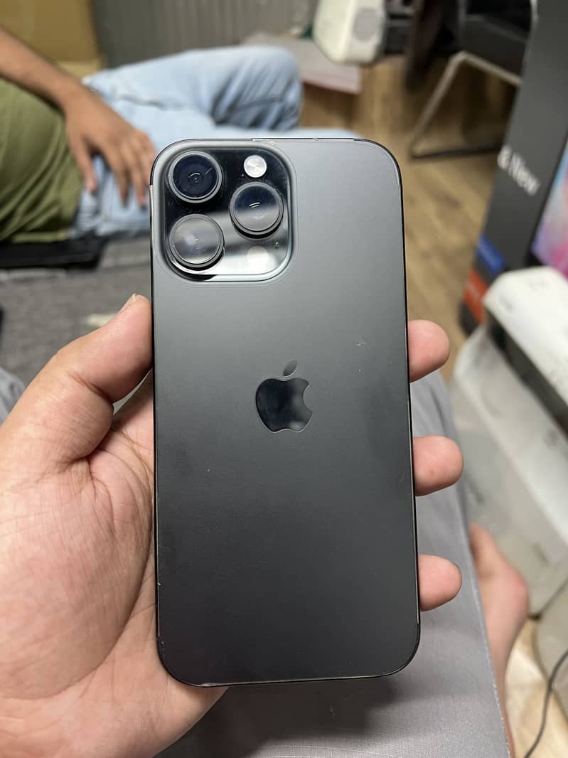 Apple iPhone 16 Pro Max 0