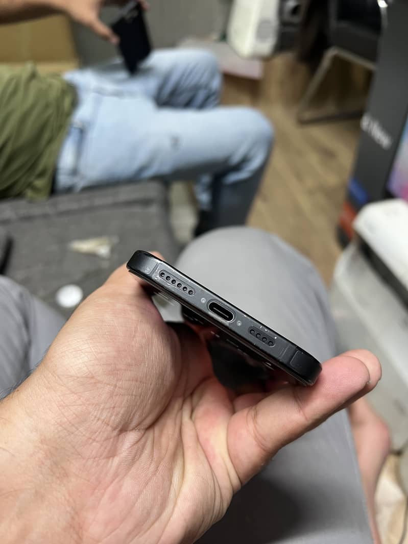 Apple iPhone 16 Pro Max 1