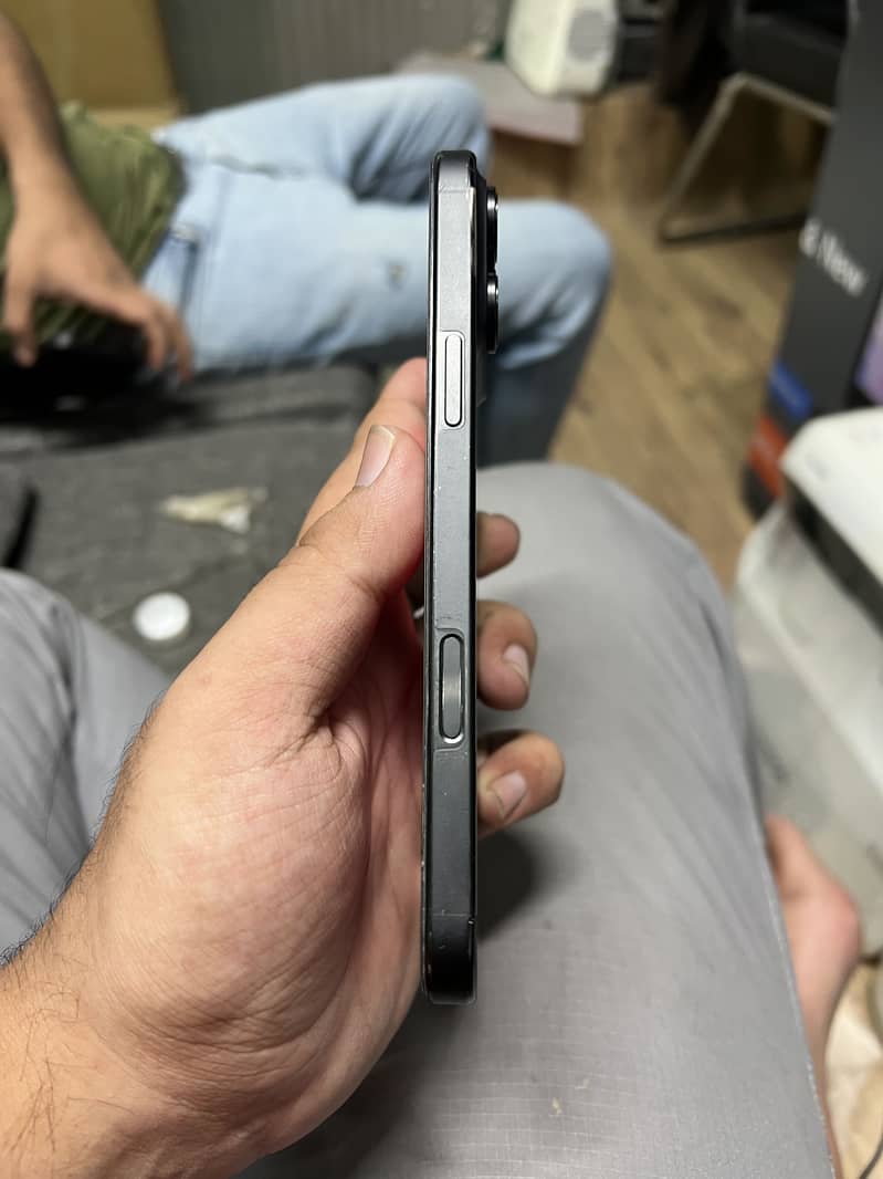 Apple iPhone 16 Pro Max 3