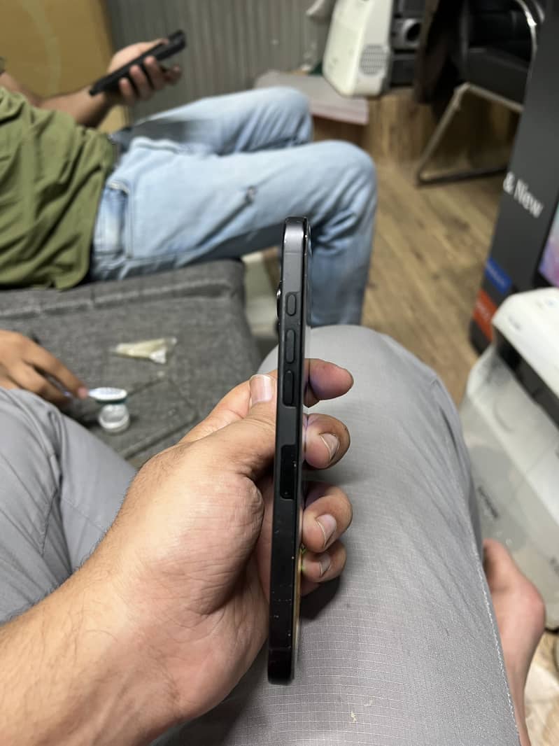 Apple iPhone 16 Pro Max 5