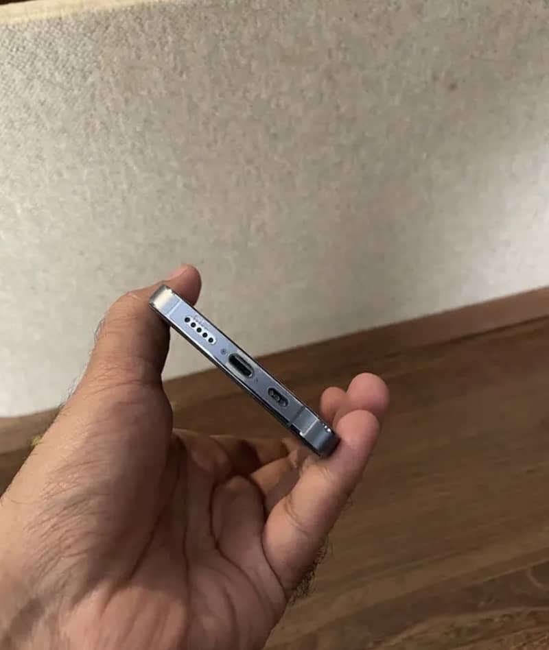 Apple iPhone 13 Pro 2
