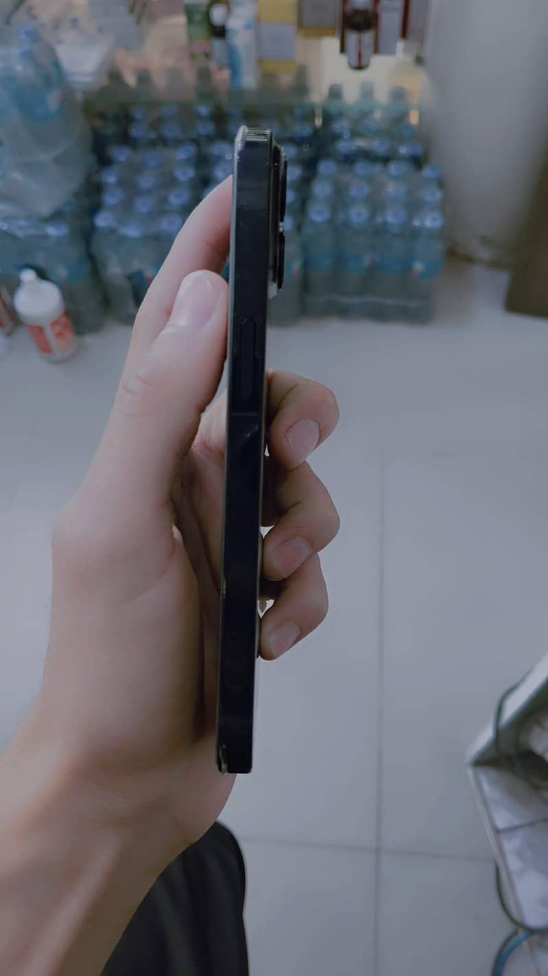 iPhone 14 3