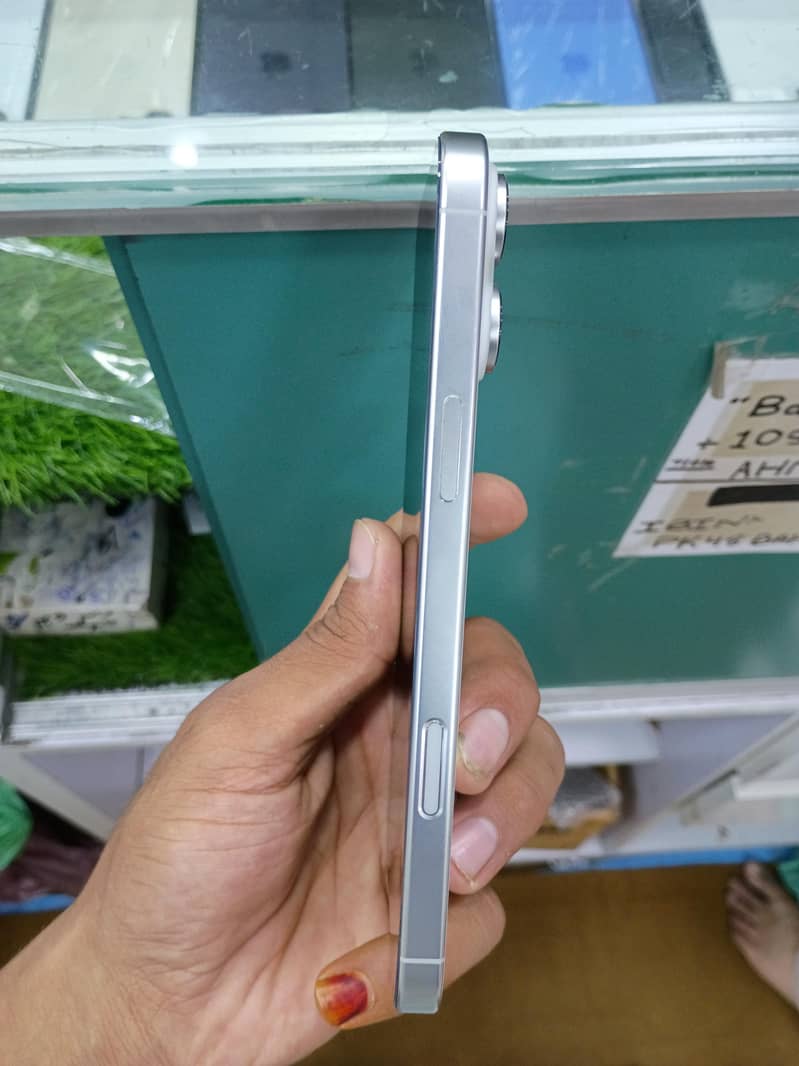 Apple iPhone 16 Pro Max 2