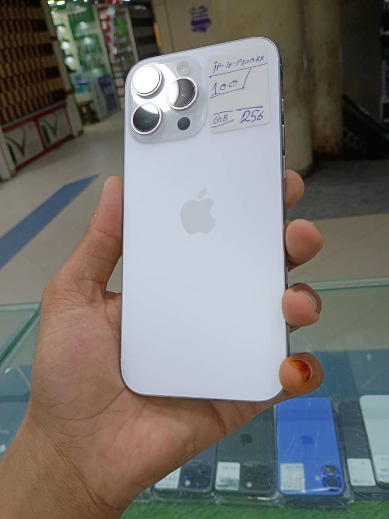 Apple iPhone 16 Pro Max 3