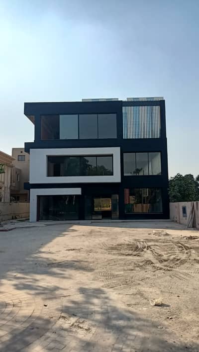 Building Available For Rent In Gulberg Near Main Boulevard